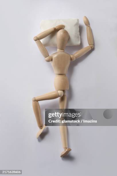 dummy, doll, human body model, articulated doll, human model, posture, pose, sleep, sleeping position, bed, pillow, top angle, direct top angle, no person - sleeping posture stock pictures, royalty-free photos & images