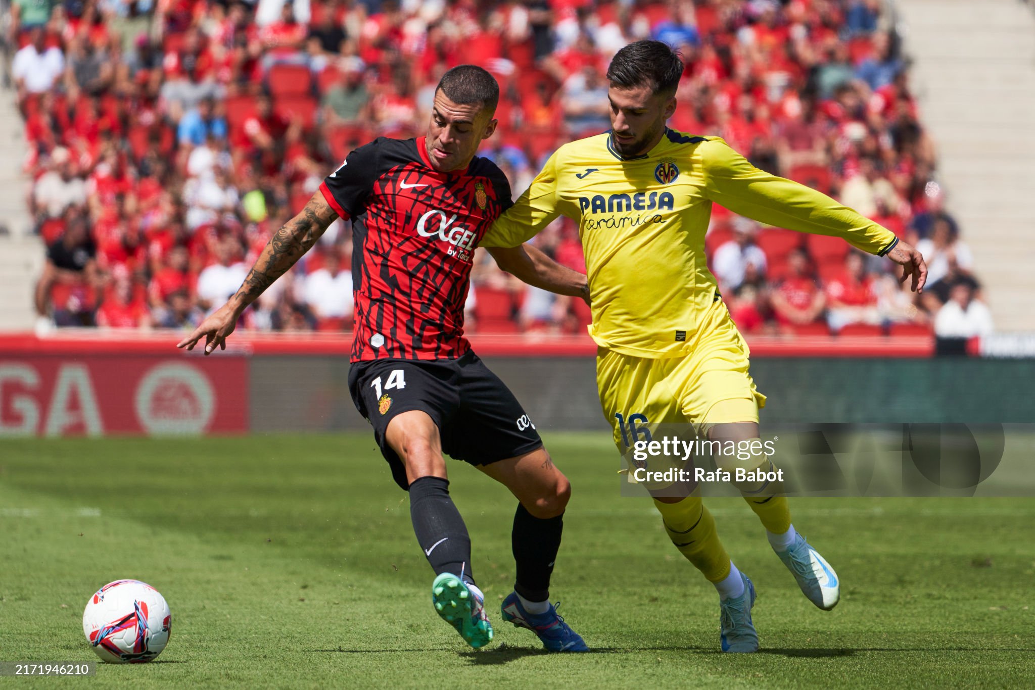 MALLORCA, SPAIN - SEPTEMBER 14: Dani Rodriguez of RCD Mallorca and Alex Baena of Villareal CF competes for the ball during the LaLiga match between RCD Mallorca and Villarreal CF at Estadi de Son Moix on September 14, 2024 in Mallorca, Spain. (Photo by Rafa Babot/Getty Images)
