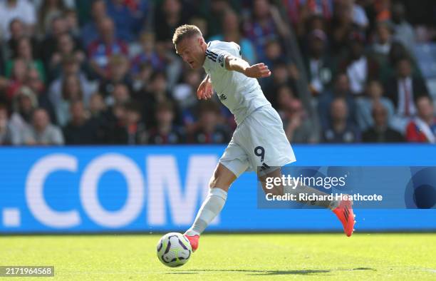 Jamie Vardy of Leicester City scores his team's first goal during the Premier League match between Crystal Palace FC and Leicester City FC at...