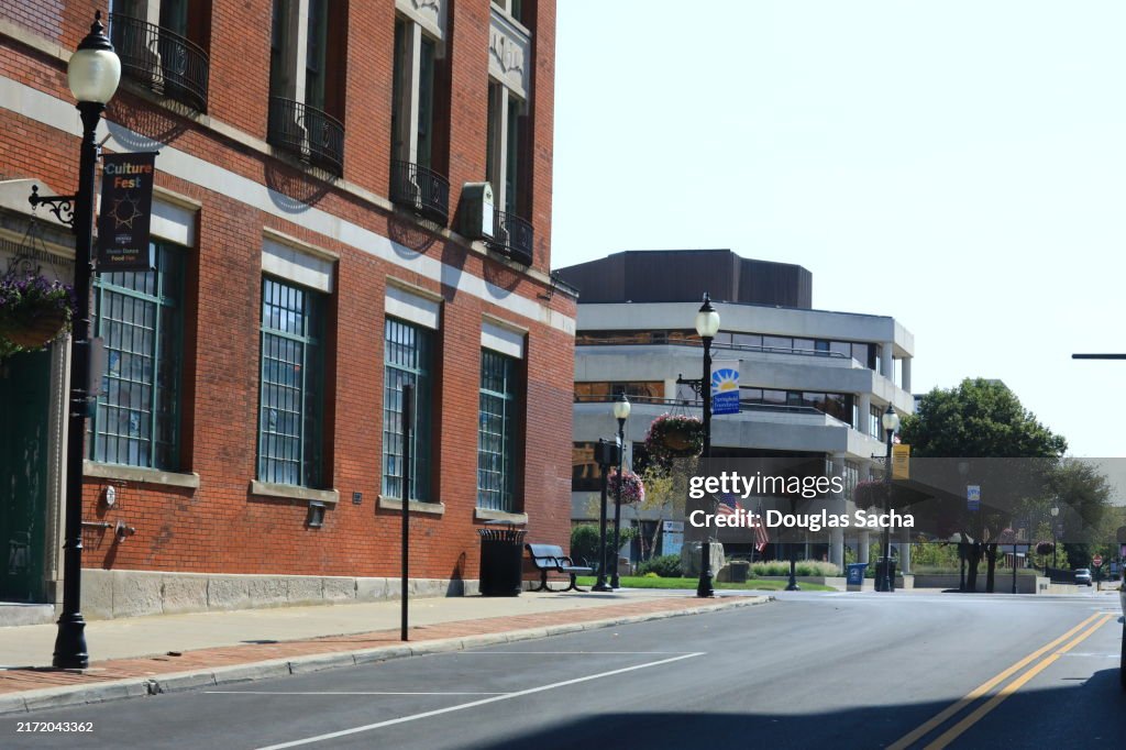 Springfield Ohio city road and buildings