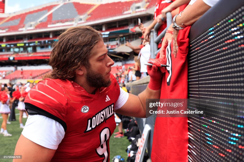 Austin Peay v Louisville