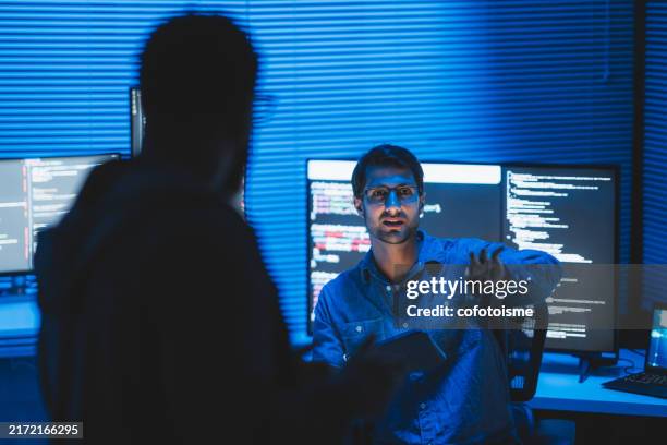 ein seminar und workshop zum thema codierung zur steigerung der systemeffizienz. - betriebssystem stock-fotos und bilder