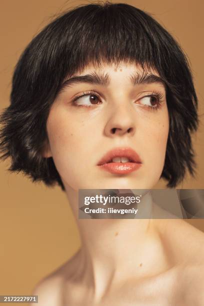 beauté naturelle. femme - couleur-chair photos et images de collection