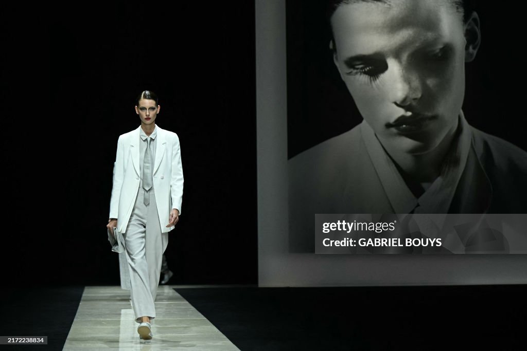 FASHION-ITALY-MILAN-WOMEN-EMPORIO-ARMANI