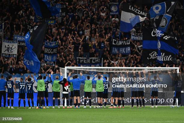 Atalanta's players acknowledge the public at the end of the UEFA Champions League 1st round day 1 football match between Atalanta Bergamo and Arsenal...