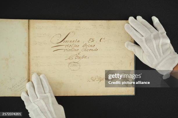 September 2024, Saxony, Leipzig: A music manuscript by Wolfgang Amadeus Mozart is on display in Leipzig's municipal libraries. The previously unknown...