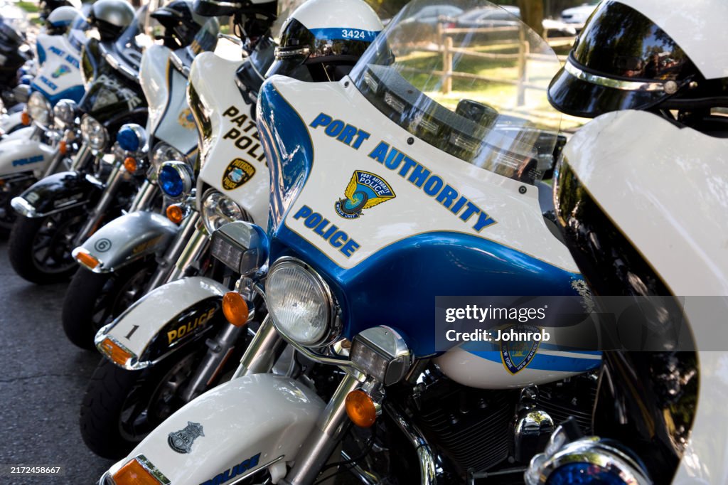 Motos policiales de diferentes localidades estacionadas