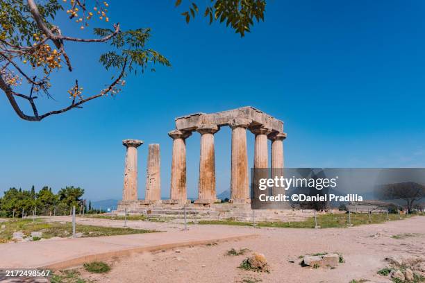 ancient corinth, greece - templo de apolo corinto imagens e fotografias de stock