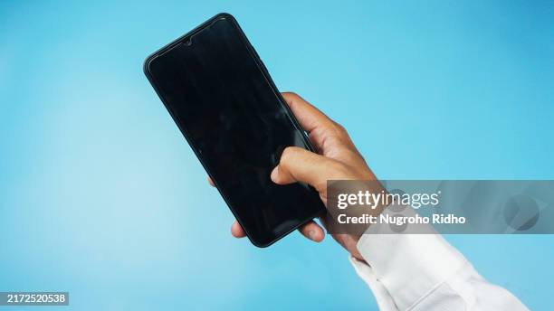 man wear formal white shirt holding phone - cuff sleeve stock pictures, royalty-free photos & images