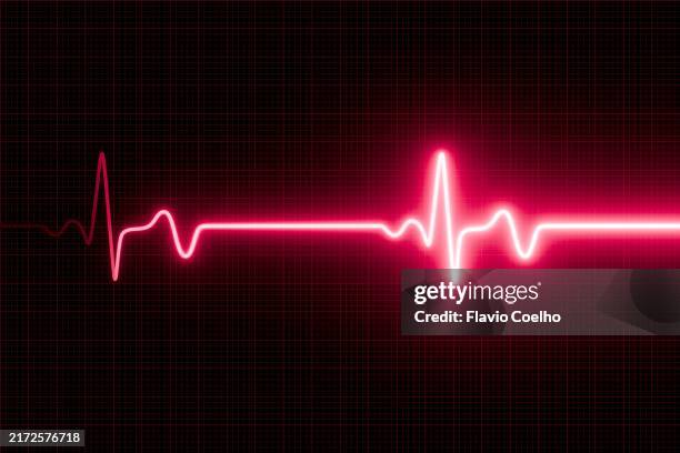 heart rate monitor - rythme cardiaque photos et images de collection