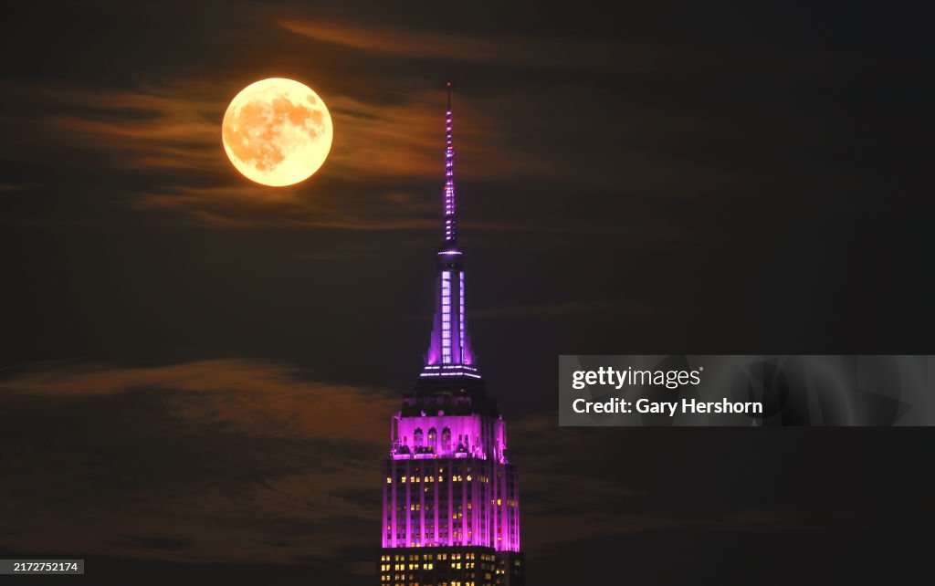 Full Harvest Supermoon Rises in New York City