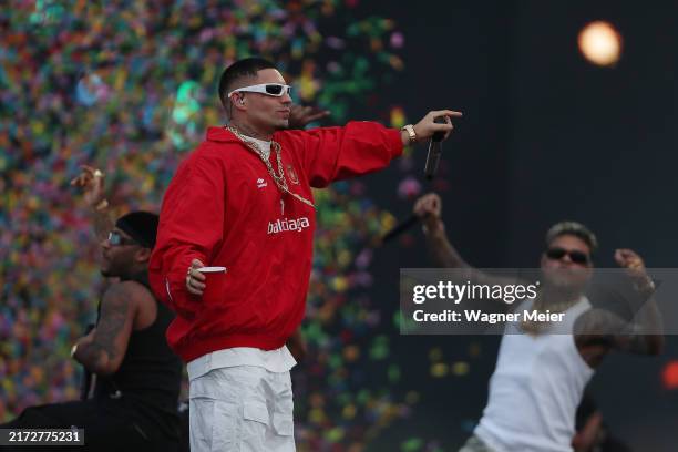 Mc Rapper Brazil 17 Mc Cabelinho Stock Photos, High-Res Pictures, and Images - Getty Images
