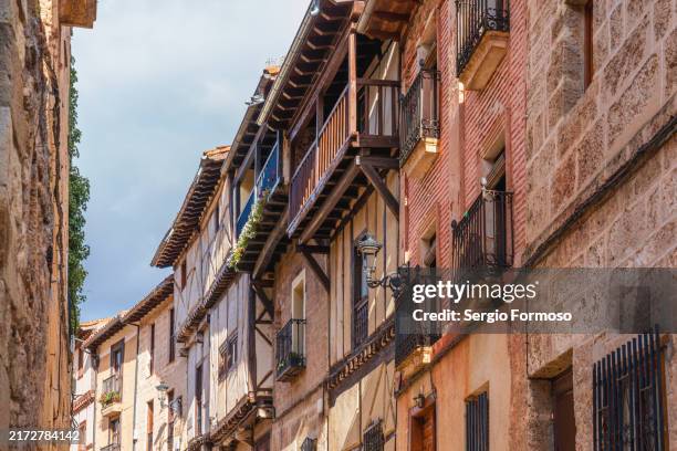 street showcasing old buildings in a rural town. frías, spain - castille et leon photos et images de collection