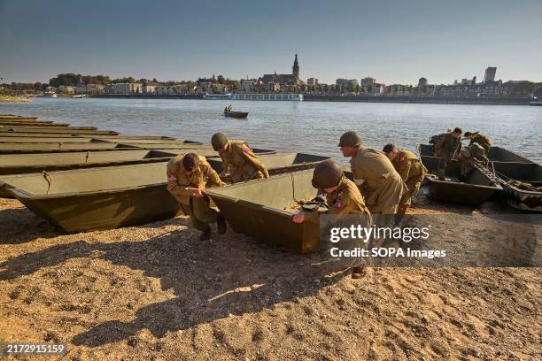 Reenactors pull the rowboats onto the bank of the Waal. These Reenactors practice reenacting the "crossing of the Waal". The practice took place next...