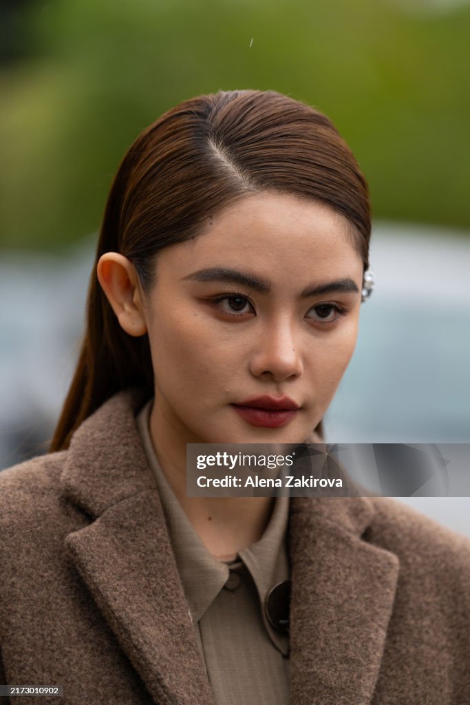 Street Style - Day 2 - Milan Fashion Week - Womenswear Spring/Summer 2025