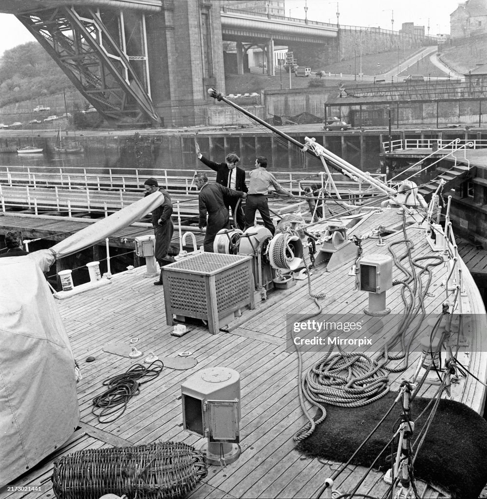 Royal Navy Ton Class Minesweeper Seen Here On The River Tyne, Newcastle
