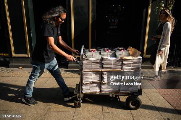 Member of the distribution team delivers the final print edition of the London Evening Standard to Victoria Station on September 19, 2024 in London,...