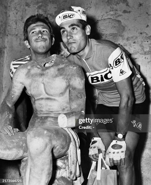 Spanish cyclist Luis Ocana and British cyclist Barry Hoban pose behind a plaster statue before the 3th stage of the 58th edition of the Tour de...
