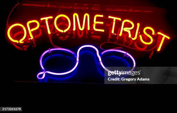 Led Optometry Sign 1,055 Neon Medical Sign Stock Photos, High-Res Pictures, and Images ...