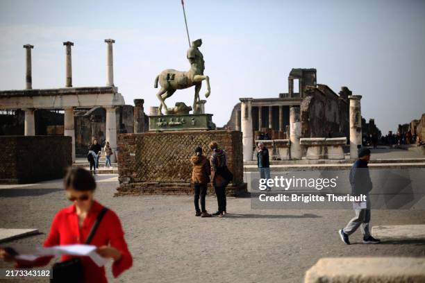 el parque arqueológico de pompeya. italia, ruina y destino histórico - pompeya fotografías e imágenes de stock