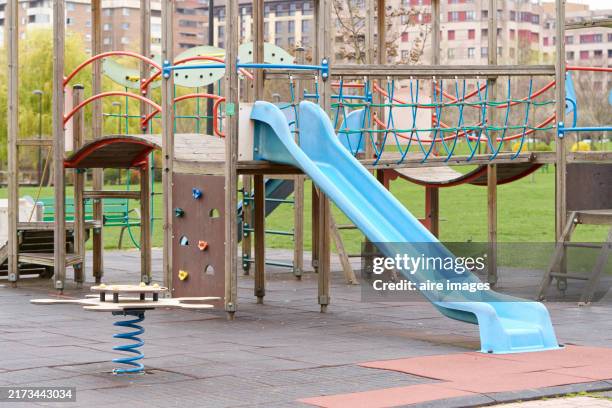 plastic structure of the play area in a park with slides without people around, front view - patio fotografías e imágenes de stock