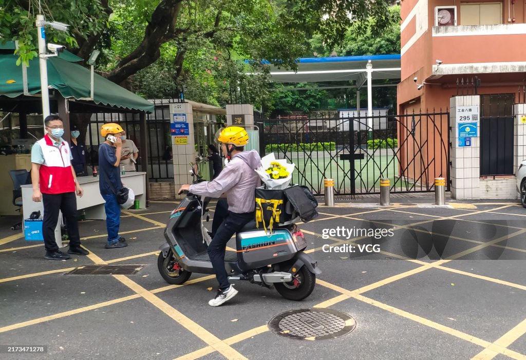 Chinese Residents Mourn Death Of A Japanese Boy Stabbed In Shenzhen