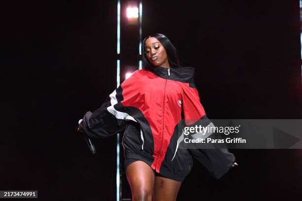 Girl Rapper Flo 256 Milli (Rapper) Photos & High Res Pictures - Getty Images