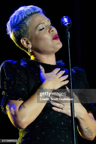 Pink Singer Pics 30,916 Pink Singer Photos & High Res Pictures - Getty Images
