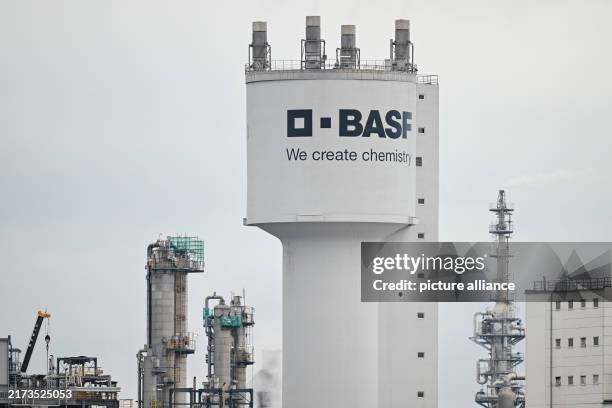 Basf Factory 2,685 Basf Corporation Photos & High Res Pictures - Getty Images