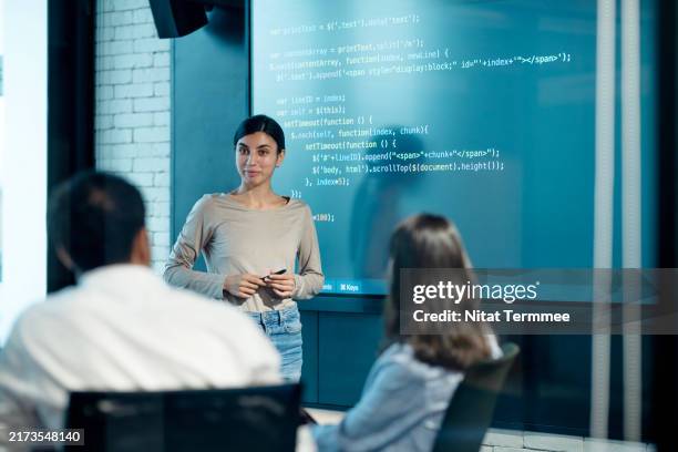 prototypes and mock-ups in software development can help define project scope by offering several advantages. notably, they can clarify and validate user requirements and expectations. - apprentissage automatique photos et images de collection