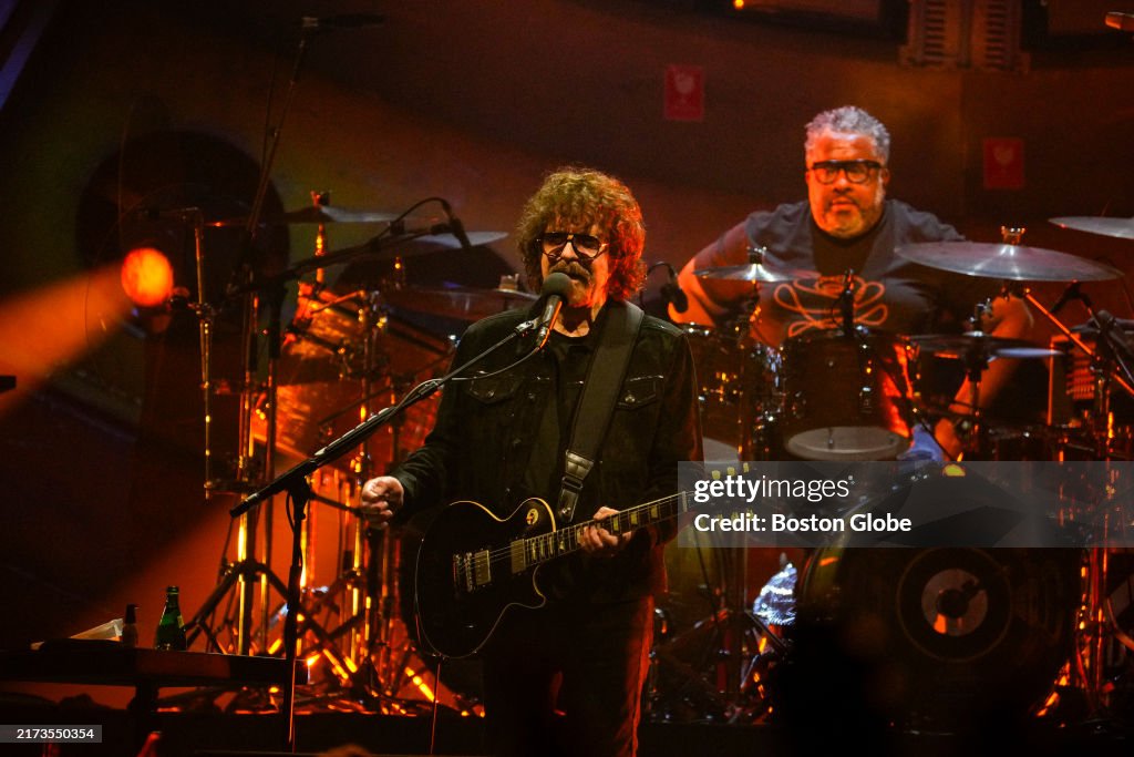 Jeff Lynne's ELO goes supernova as final tour stops in Boston