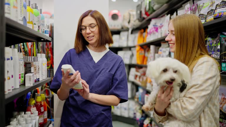 https://media.gettyimages.com/id/2173551734/video/a-confident-brunette-girl-in-a-blue-uniform-an-assistant-in-a-pet-store-talks-about-products.jpg?b=1&s=640x640&k=20&c=VdMz2ub2pSqePYb0o2sad0NTjcmpXkvMlP1kFHSiUJ4=