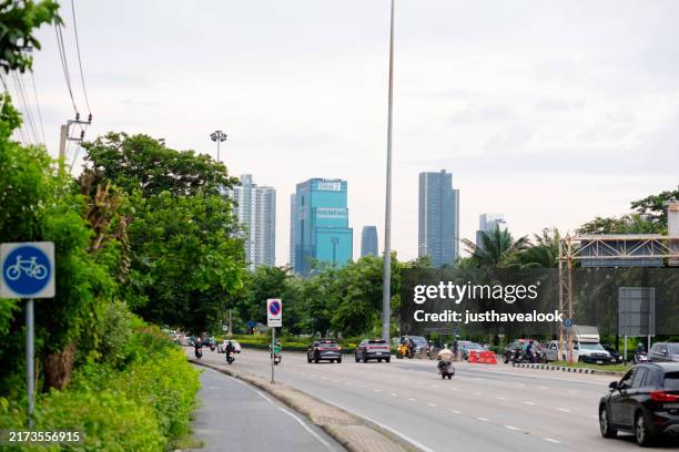 siemans chan issara tower 2 in bangkok - siemens energy stock pictures, royalty-free photos & images