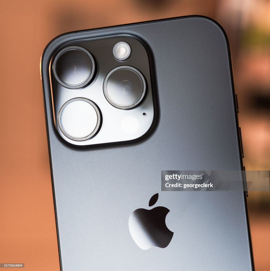 Conjunto de câmeras no Apple iPhone 16 Pro