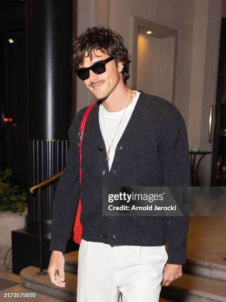 Jacob Elordi is seen during the Milan Fashion Week - Womenswear Spring/Summer 2025 on September 21, 2024 in Milan, Italy.