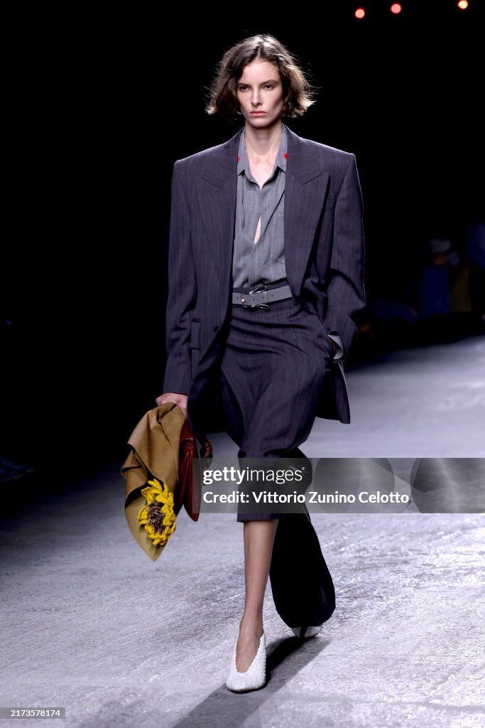 Bottega Veneta - Runway - Milan Fashion Week - Womenswear Spring/Summer 2025