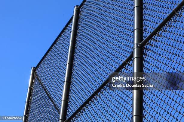 low angle view of a chain link type fence - maschendrahtzaun stock-fotos und bilder