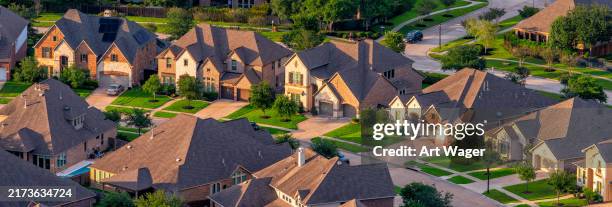 suburban houston housing subdivision - texas bildbanksfoton och bilder