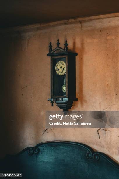 wall clock - relógio de parede imagens e fotografias de stock