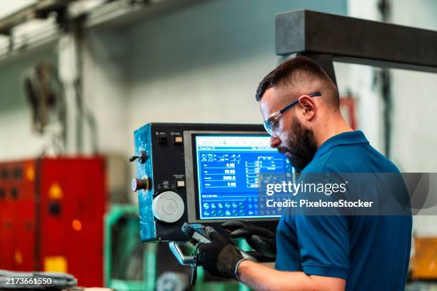 Quality Control Area Computer 3 635 Quality Control Computer Stock Photos, High-Res Pictures, and ...