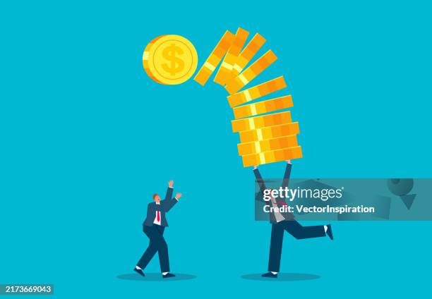 ilustraciones, imágenes clip art, dibujos animados e iconos de stock de riesgo empresarial o inestabilidad de la inversión, el empresario observa con horror cómo la pila de monedas de oro que se lleva su compañero se desequilibra y está a punto de colapsar - flujo de caja
