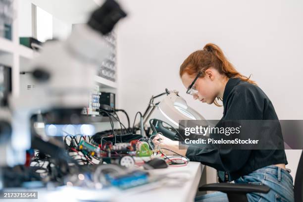 engineering students in a robotics class at college. - robotica foto e immagini stock