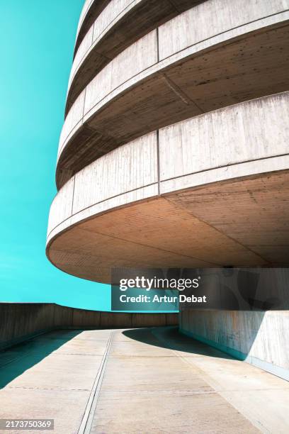 brutalism architecture with spiral concrete ramp - brutalism stock pictures, royalty-free photos & images