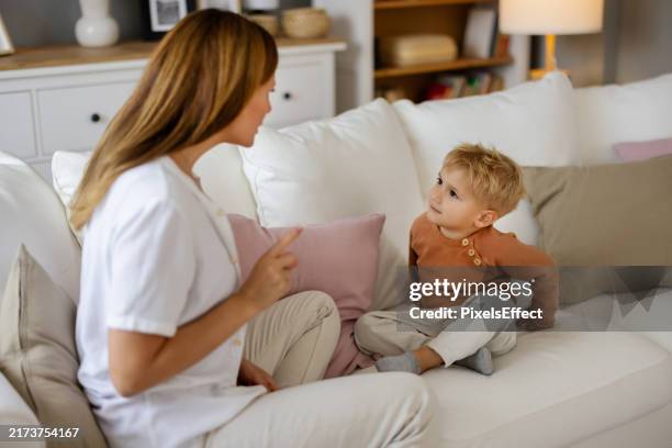 discipline starts at home - straffen stockfoto's en -beelden