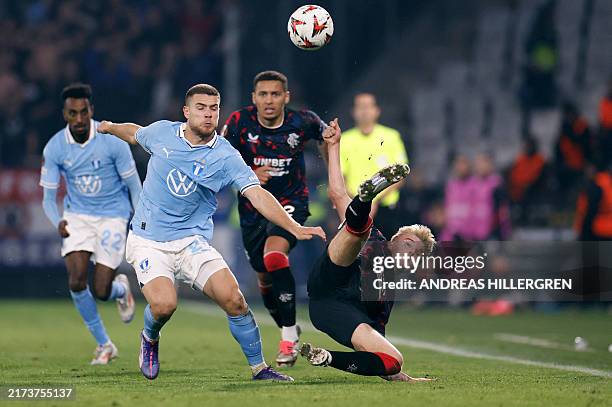 Malmoe's Brazilian midfielder Gabriel Busanello and Glasgow Rangers' Northern Irish midfielder Ross McCausland vie for the ball during the UEFA...