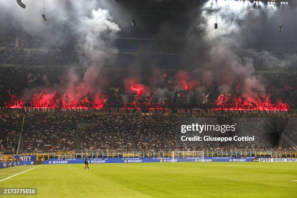 Milan Fans 27,818 Fans Of Ac Milan Stock Photos, High-Res Pictures, and Images ...