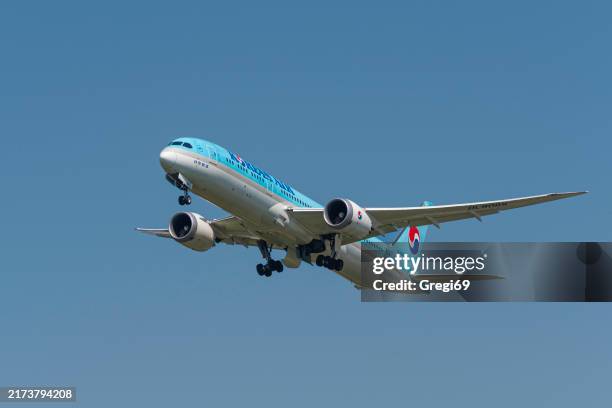 korean air, boeing 787 dreamliner - boeing 787 stock pictures, royalty-free photos & images