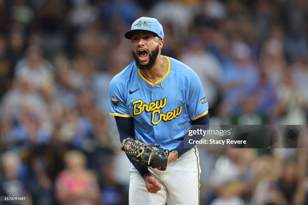 Arizona Diamondbacks v Milwaukee Brewers