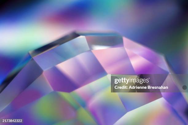 prism closeup with low key color effects - diamant pierre précieuse photos et images de collection