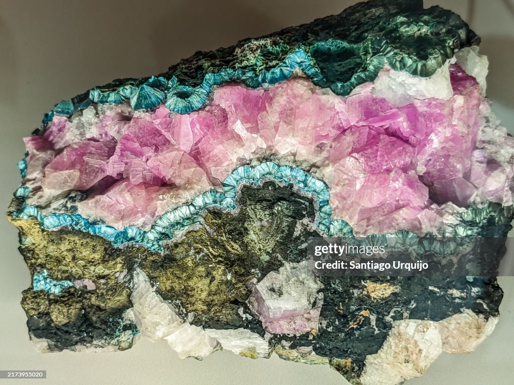 Cornetite crystals with fine grained malachite